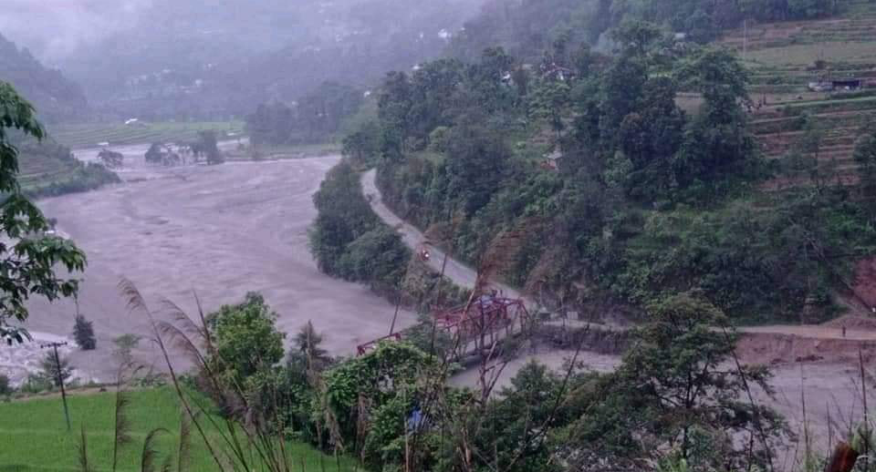 मेलम्ची खानेपानी आयोजनाका २८ अस्थायी संरचनामा क्षति, केही कामदार सम्पर्कविहीन